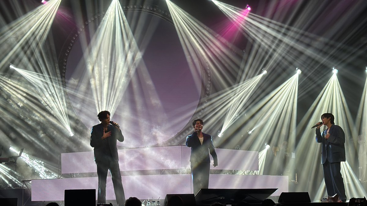 Cherry_BbP's tweet photo. Enjoy it …🥳#BoySompobFirstLiveInBKK #bb0un #prem_space https://t.co/kZq76jF1mF