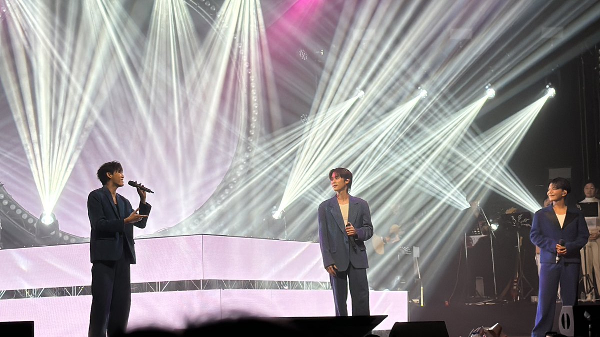 Cherry_BbP's tweet photo. Enjoy it …🥳#BoySompobFirstLiveInBKK #bb0un #prem_space https://t.co/kZq76jF1mF
