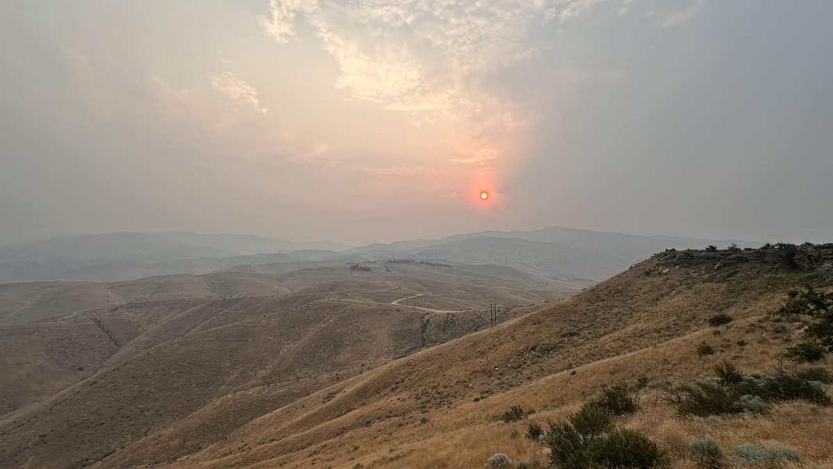 TaniaGailAdv's tweet image. Smoky morning in Boise as seen from Table Rock r/n. #boise @CBS2Boise @KTVB #tablerock #wxtwitter #wx