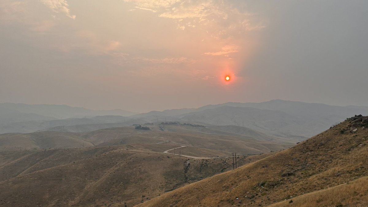 TaniaGailAdv's tweet image. Smoky morning in Boise as seen from Table Rock r/n. #boise @CBS2Boise @KTVB #tablerock #wxtwitter #wx