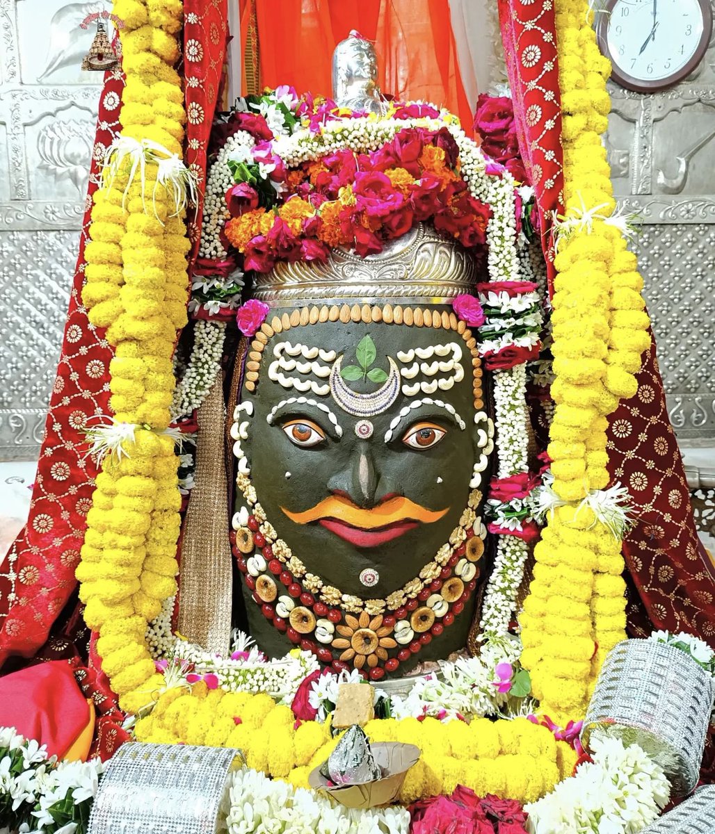 12Jyotirling's tweet photo. श्री महाकालेश्वर ज्योतिर्लिंग जी के आज के संध्या आरती शृंगार दर्शन 27.07.2024 https://t.co/UJD6YoJG2R