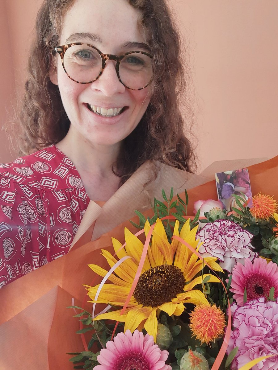 I'm honored to be a Veni recipient! Thank you <a href="/Rianneletschert/">Rianne Letschert</a>, Pamela Habibović, and Jan-Tjitte Meindersma <a href="/MaastrichtU/">Maastricht University</a> for the lovely flowers. Excited to get to work building my own research line at <a href="/PIMaastricht/">Psychopharmacology in Maastricht</a> <a href="/maastricht_fpn/">Maastricht Uni FPN</a>