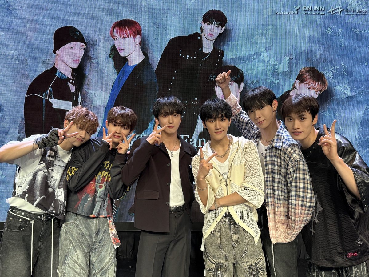 #오늘의선율 📸

선율&amp;TIOT in TAIPEI🇹🇼

#선율 #SUNYOUL #선예인
#TIOT #티아이오티
#김민성 #KIMMINSEOUNG
#금준현 #KUMJUNHYEON
#홍건희 #HONGKEONHEE
#최우진 #CHOIWOOJIN
#신예찬 #SHINYECHAN