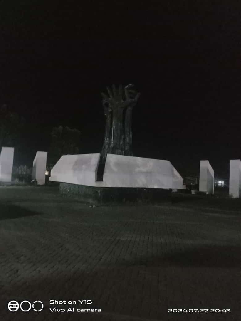 BadamiPutra's tweet photo. Ngalong malam malam
Si Supra asyik juga dibawa night ride https://t.co/Fo6glRJcdi