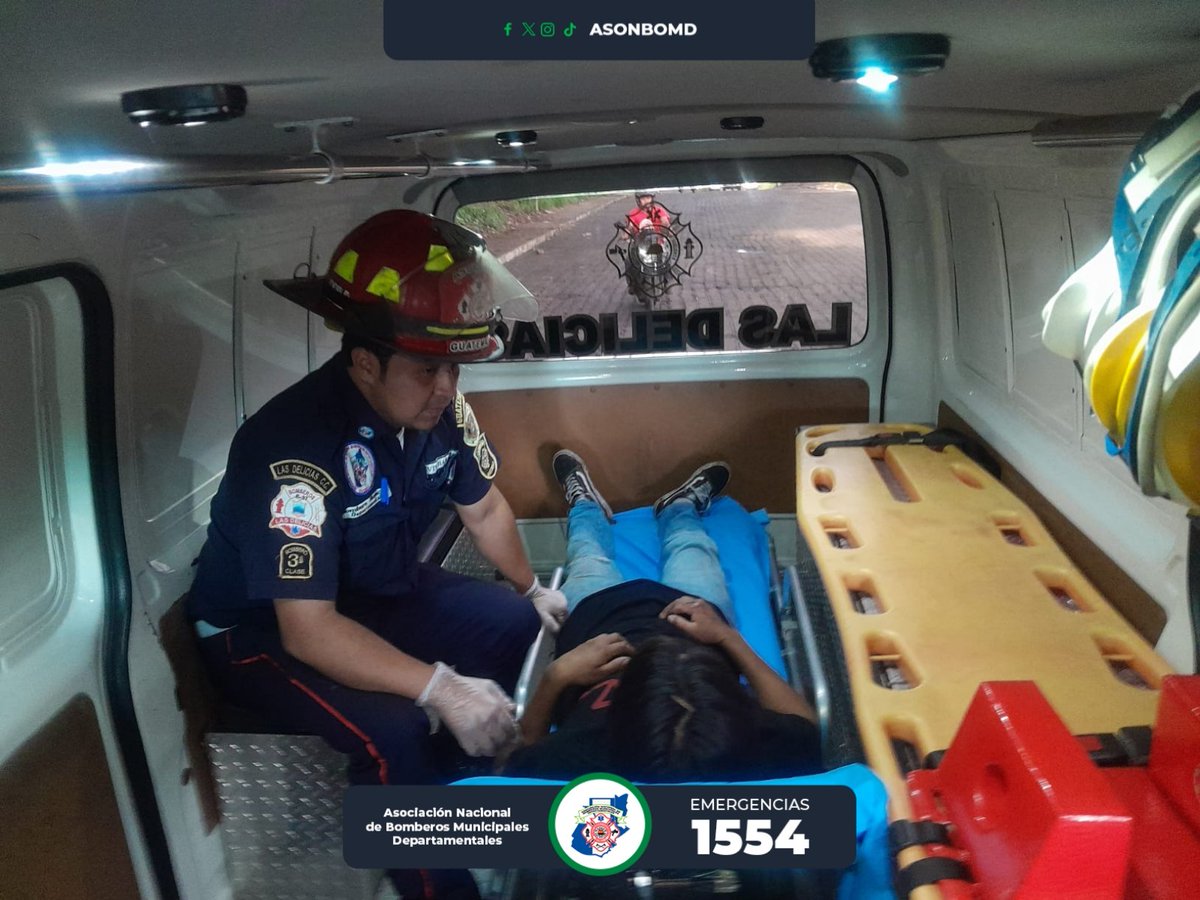 EmergenciasCBMD|| accidente de tránsito 

Bomberos Municipales Departamentales hacen encuentros a un vehículo  en el kilómetro 217 ruta al Pacífico quien traslada a dos personas  heridas de un accidente de tránsito, los heridos fueron trasladados al Hospital Nacional de