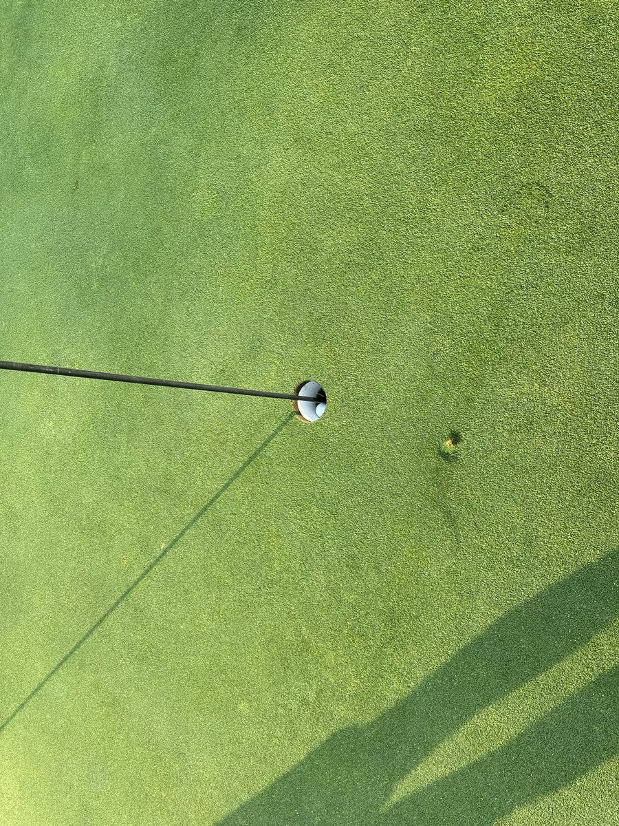 RaphaelEivots's tweet image. Witnessed a hole in one in #6 this morning by @STOV3TOP his 2nd one on this hole