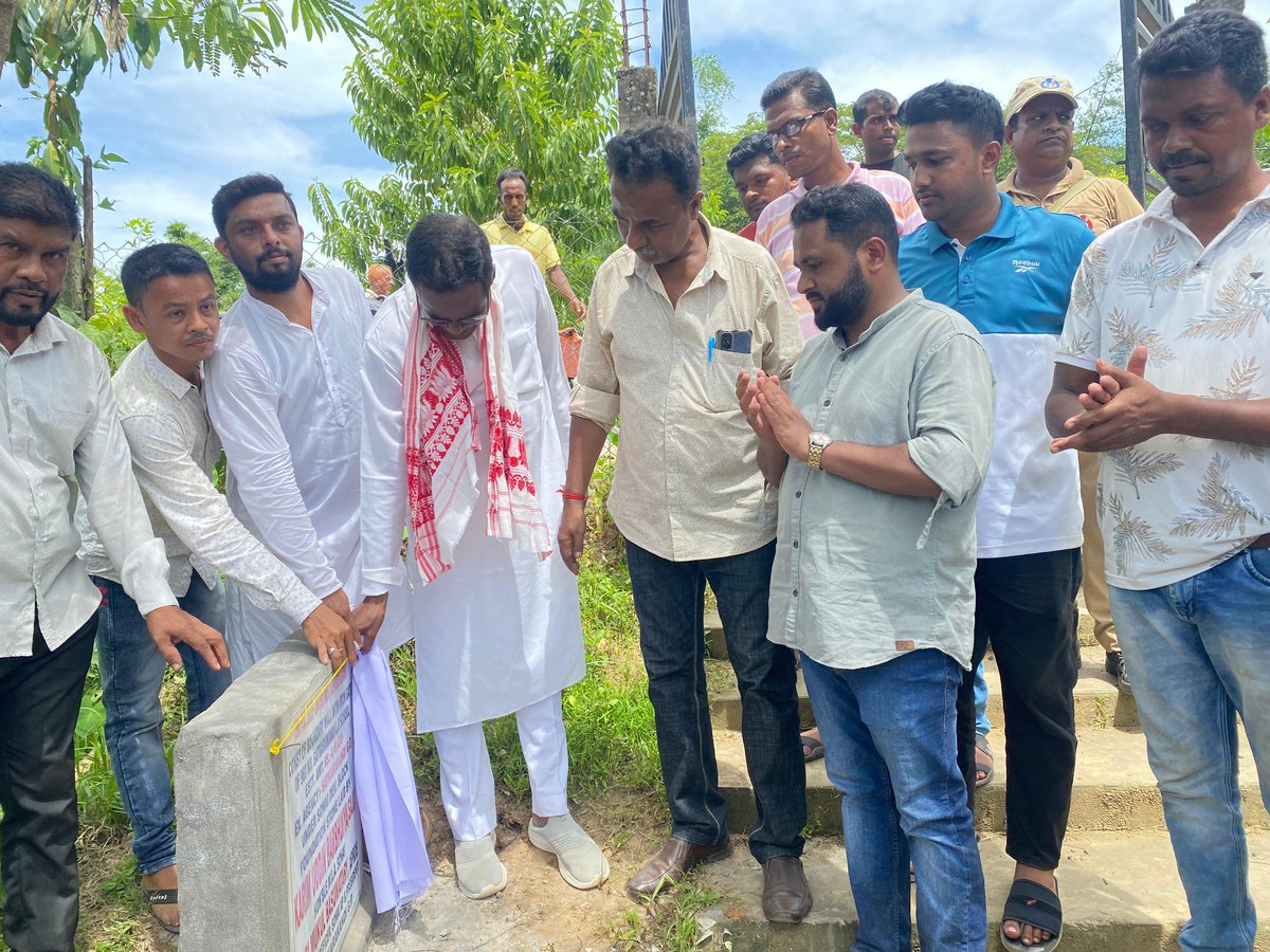 KUBarbhuiya's tweet photo. Today, as the Chairman of Vigilance Committee of Sonai Development Block, I reviewed the developmental works of Satkarakandi GP accompanied by the Assistant Block Development Officer, departmental officials, and local representatives. https://t.co/REWnWnA3Lp