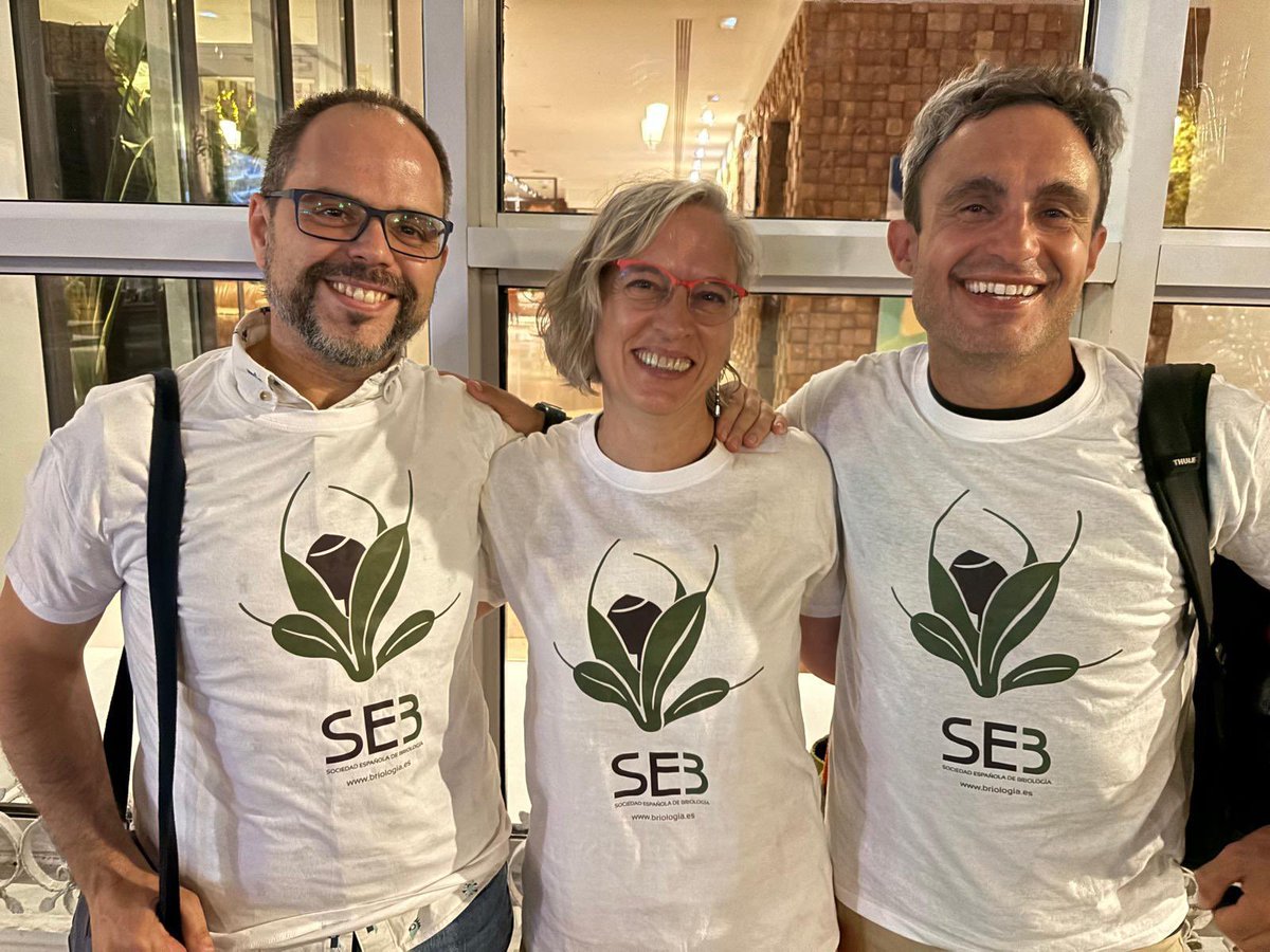 #IBC2024 was the first chance for the current SEB’s secretary, vice-president and president to have an official photo. 
We are extremely proud of the quality of the representation of #bryophytes and SEB members in this Congress. Thanks to all the attending bryologists!