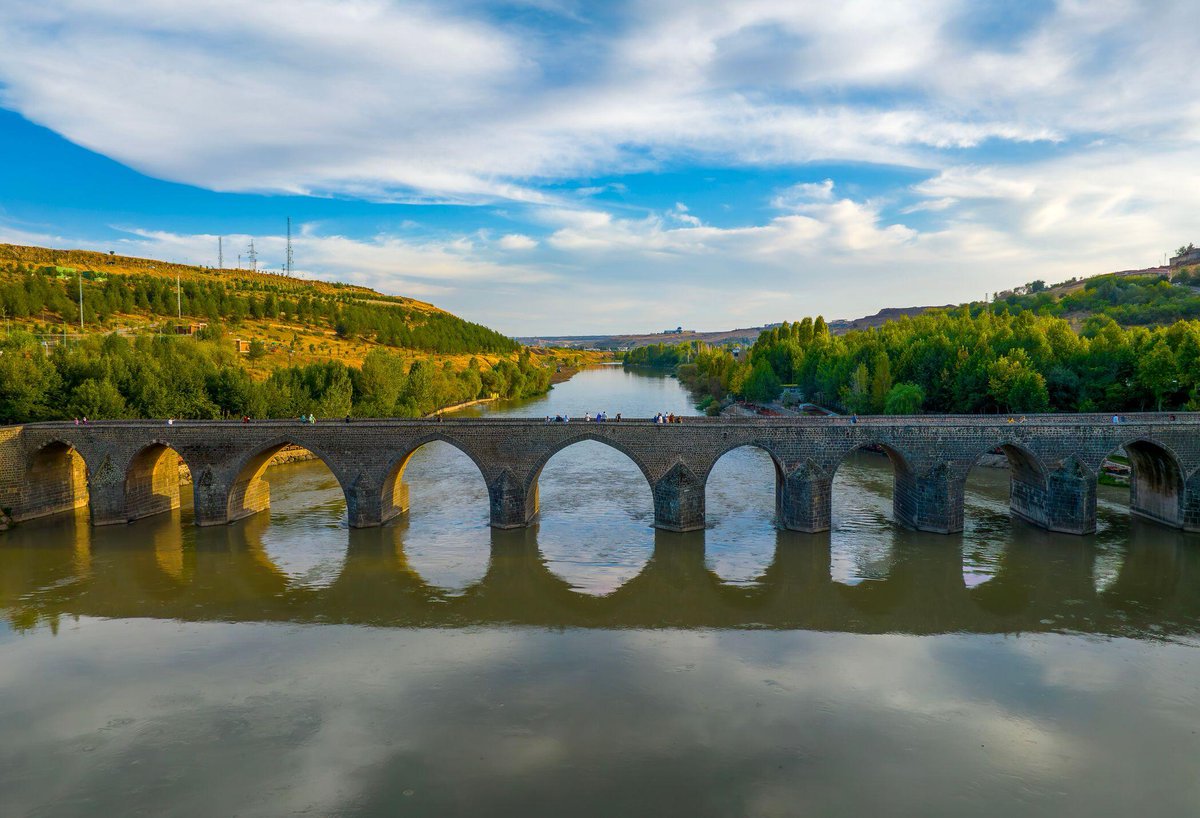 ⭕️ Diyarbakır, Time Dergisi'nde 'dünyada gezilecek ve görülecek en güzel 100 yer' arasında gösterildi.