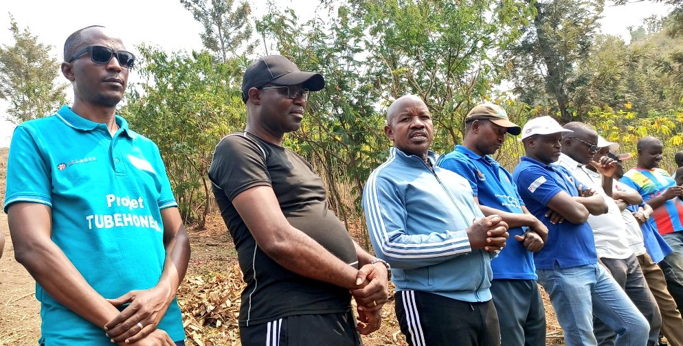 1/2; #Burundi Ibikorwarusangi vyo kuri uyu wa 27/07 vyabereye ku mutumba #Musenyi wo muri Komine #Rugombo bikaba  vyitabiriwe n'ishirahamwe #Inadec mu mugambi #TUBEHO_NEZA rifasha mw'iterambere, bikaba kandi vyatewe iteka na Buramatari wa <a href="/CibitokeProv/">Province Cibitoke</a>