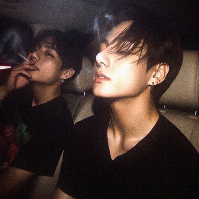 jungkovtae's tweet photo. OMG WHO MADE THIS! https://t.co/bvWVkQbUDG