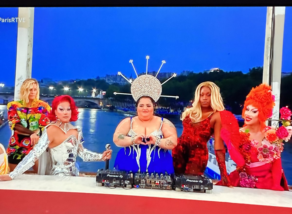 † Andrés † tweet media