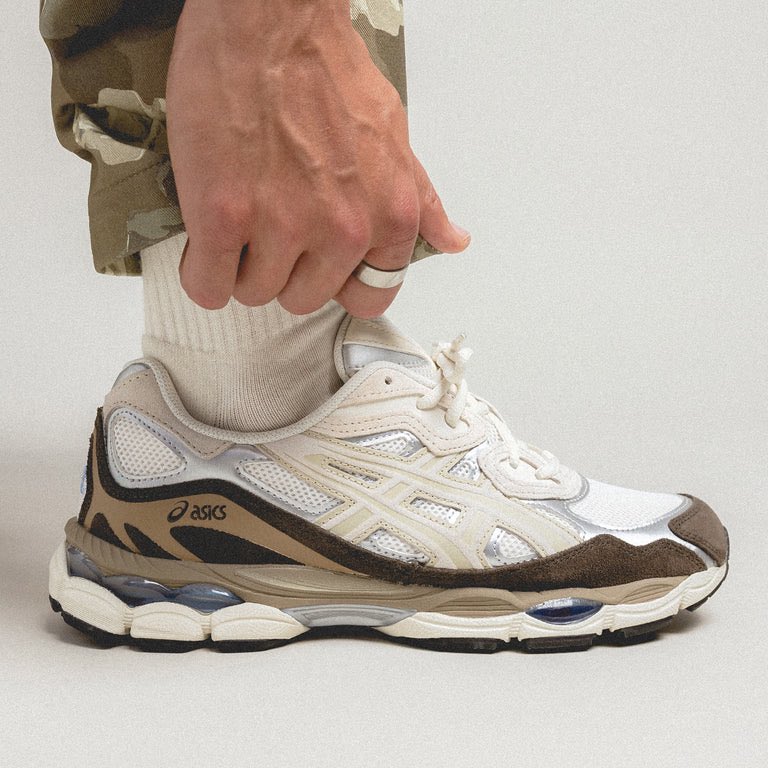 CaminoTV's tweet photo. Une Asics Gel NY bien café bien mocha à 127€ ☕️

Code : 20END 🎟

Lien affilié : https://t.co/mXoU7gpCin https://t.co/NWFRAvSH5Z