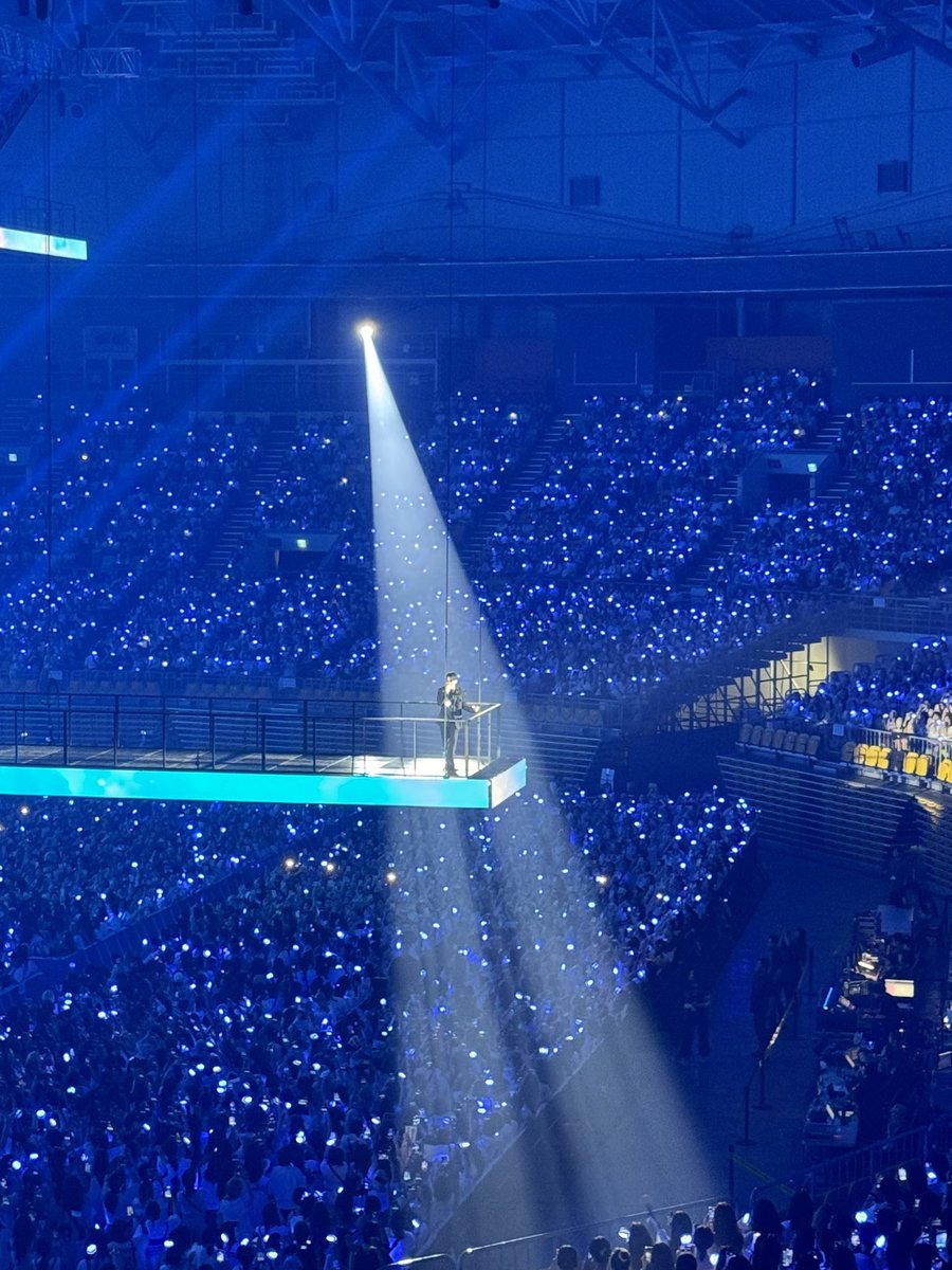 BBHLOOK__'s tweet image. Baekhyun… you are Born to be a STAR