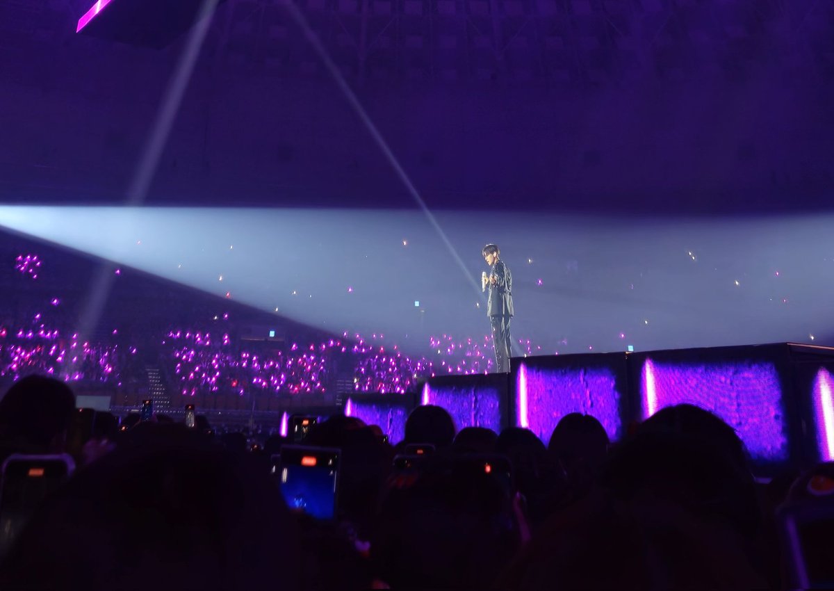 BBHLOOK__'s tweet image. Baekhyun… you are Born to be a STAR