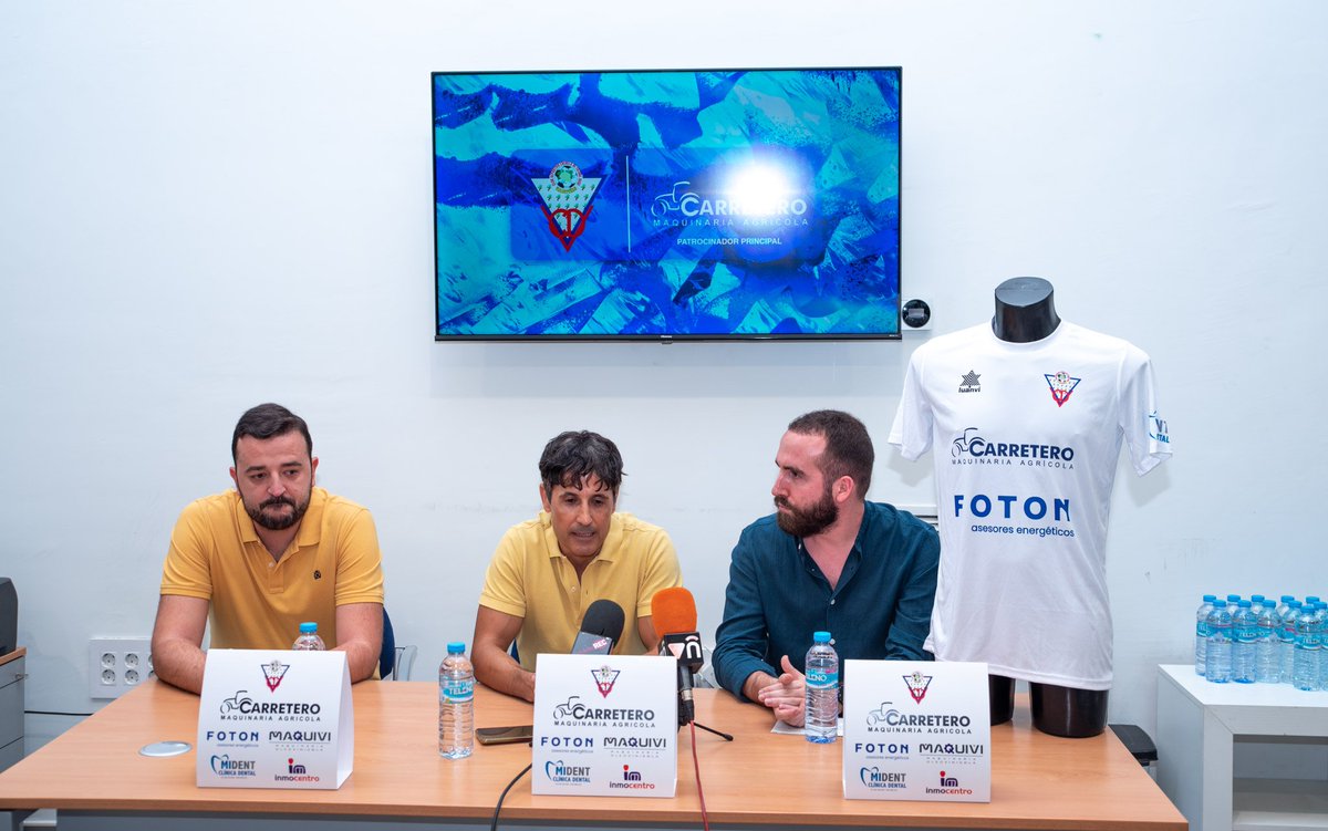 CD_Valdepenas's tweet image. 🤝 𝐒𝐏𝐎𝐍𝐒𝐎𝐑 | Presentación de Carretero Maquinaria Agrícola como patrocinador oficial del CD Valdepeñas

🤍 ¡Gracias por vuestro apoyo!

➕ imágenes en: facebook.com/share/p/qo5p9b…

📸 @aurecape