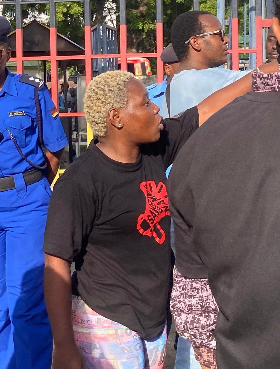itsMJ_Ke's tweet photo. This is LYDIA ADHIAMBO,she was abducted on Tuesday during protests in Mombasa and up to now no one knows where they took her to.

Let's amplify this till they release LYDIA https://t.co/WVWS6jOzQa