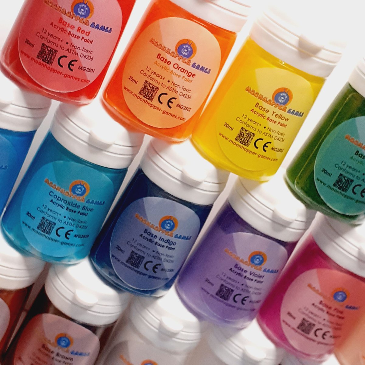 MoonhopperGames's tweet image. THE BIG BOX OF PAINTS comes with 18 acrylic paints, paintbrushes, pipette and an eyeglass.

An affordable and practical starter kit or bonus set for any painter or hobbyist. £49.95 (separate contents cost £61.95)

moonhopper-games.com/product/big-bo…

#rainbowpaints #paints #miniaturepainter