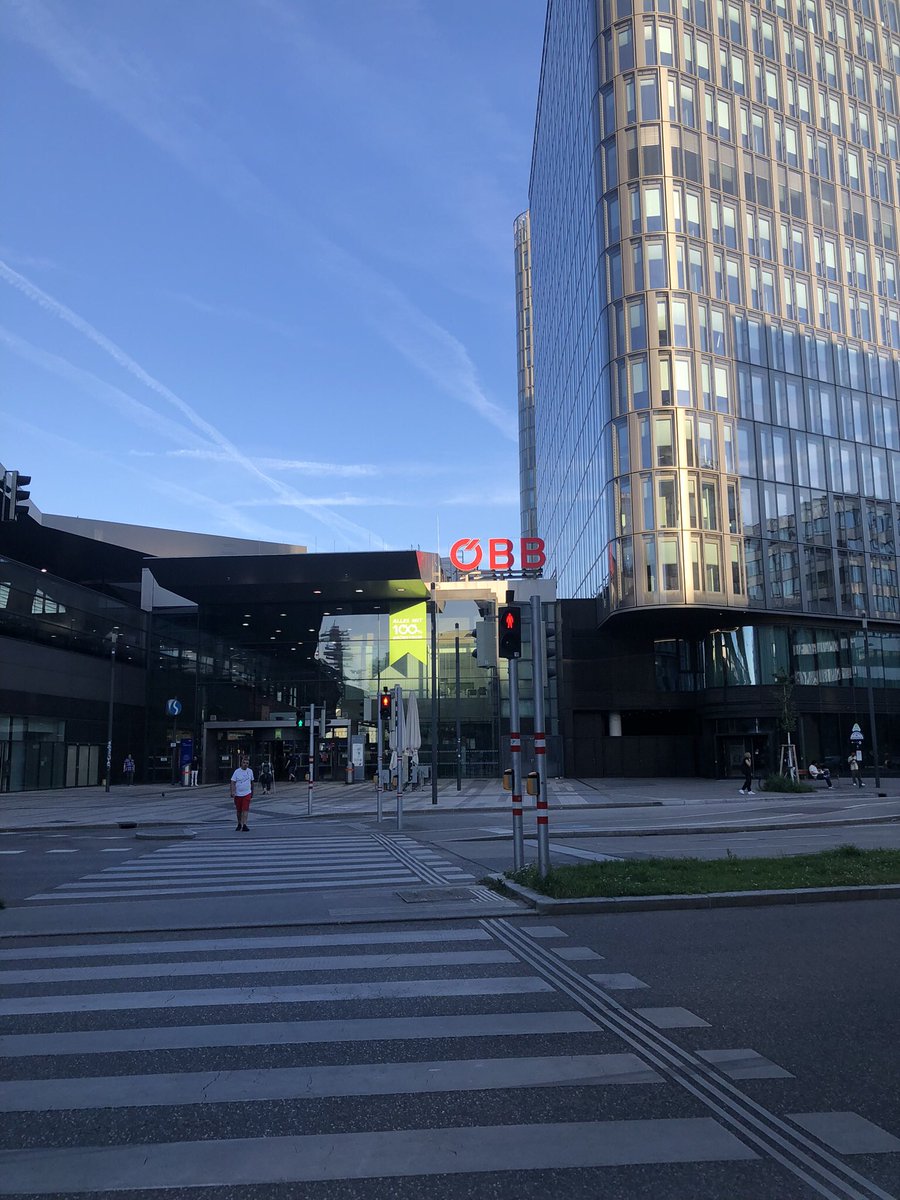 susanpoupard's tweet photo. Swapped the ÖBB hotel voucher for the very last room available at the Ibis Wien Hbf, and had an unexpected additional morning in Vienna!

#holidaybytrain #changeofplan https://t.co/fSO48I8hqJ