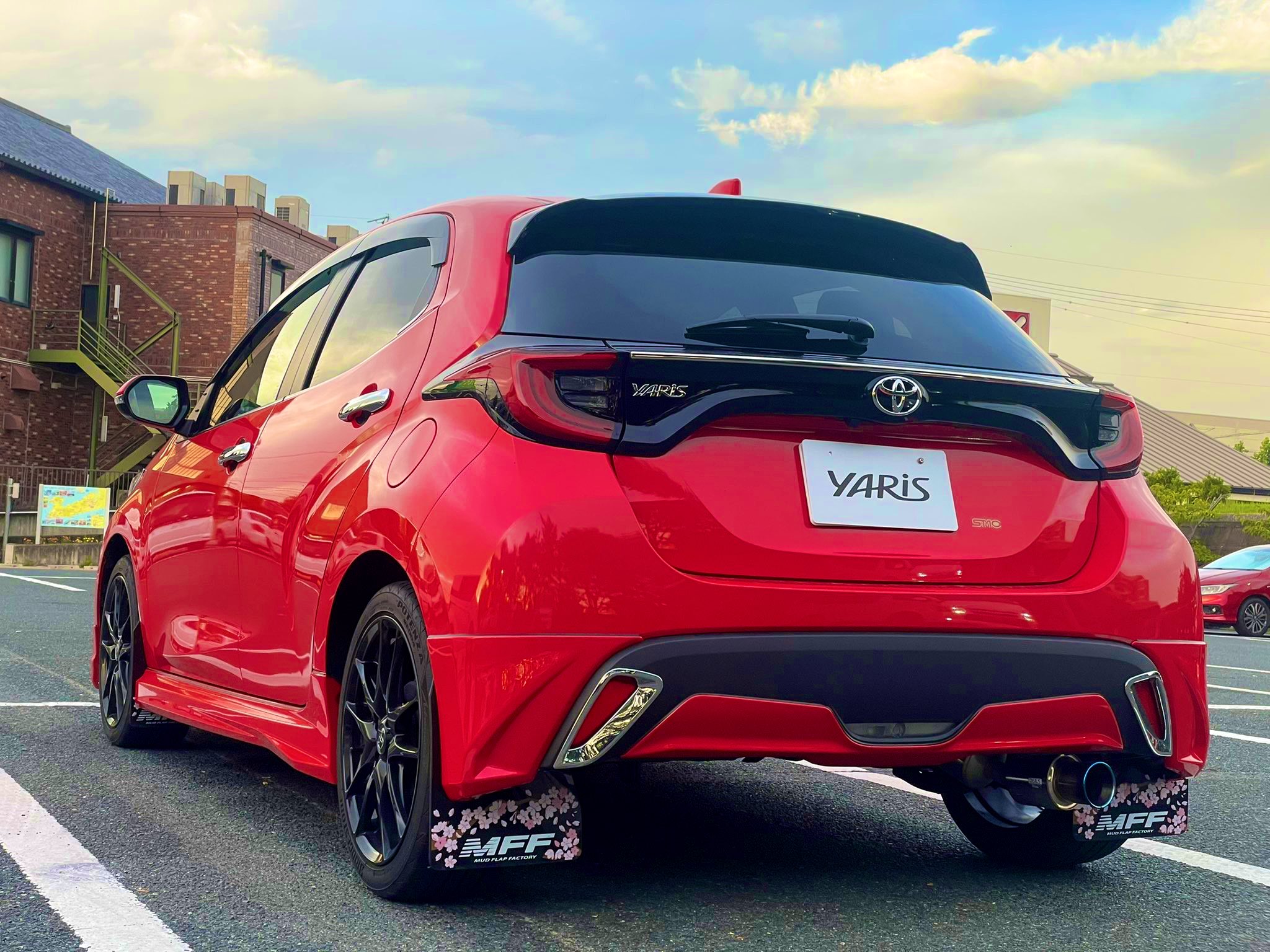 ☆美品☆片側新品☆GRヤリス マッドフラップ MFF TOYOTA GRヤリス用 桜