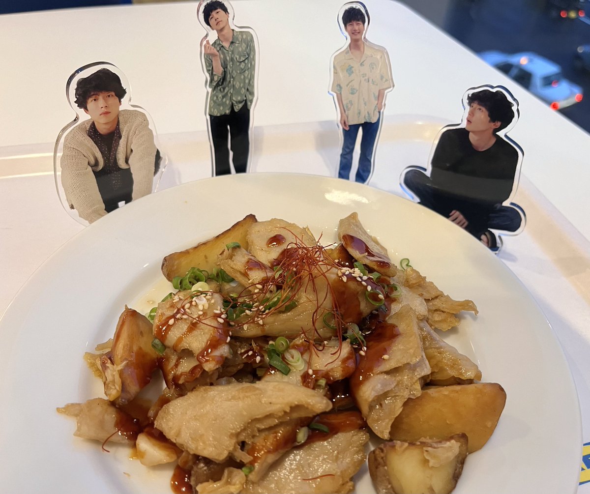 ken_tarolove's tweet image. イケヤでお1つ料理が無料になるって言うので仕事帰りに食しに来ました🍴
料理は〜韓国料理のタッカルビをチョイス
ちょい辛っ
けんたろも一緒〜☺️
 #Happynameday