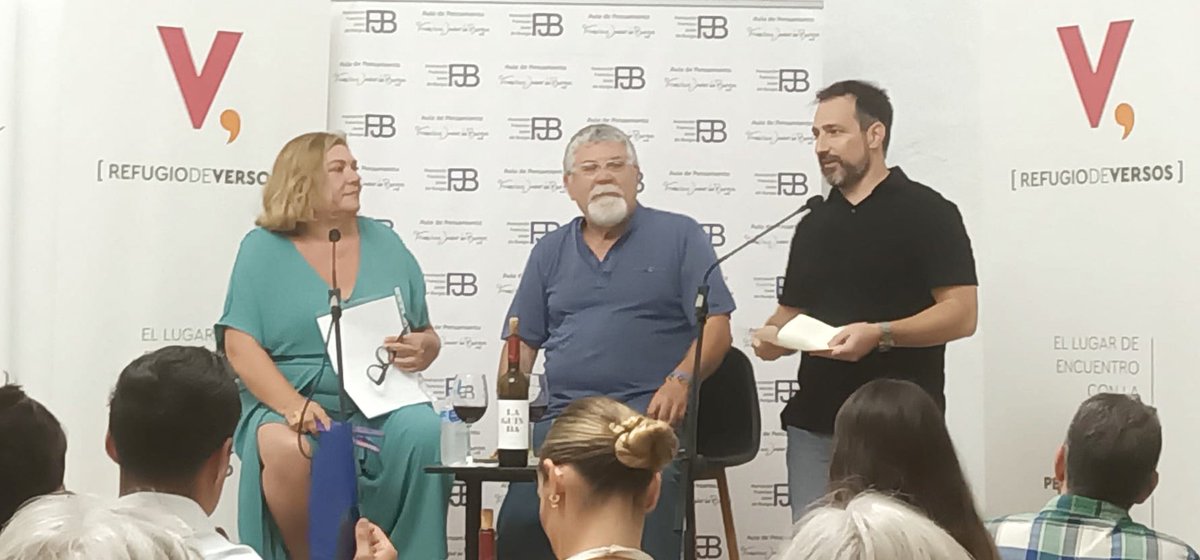 refugiodversos's tweet photo. Magnífico broche final a la temporada del @aulapensamiento con los poetas Miguel Ávila y Teresa Martín en el 𝗥𝗲𝗳𝘂𝗴𝗶𝗼 𝗱𝗲 𝗩𝗶𝗻𝗼 𝘆 𝗩𝗲𝗿𝘀𝗼𝘀.
#AuladePensamiento #PatiodelosIngenios #RefugiodeVersos #RefugiodeVinoyVersos #Motril #Granada #Cultura #poesia #literatura https://t.co/SHE114MO5f