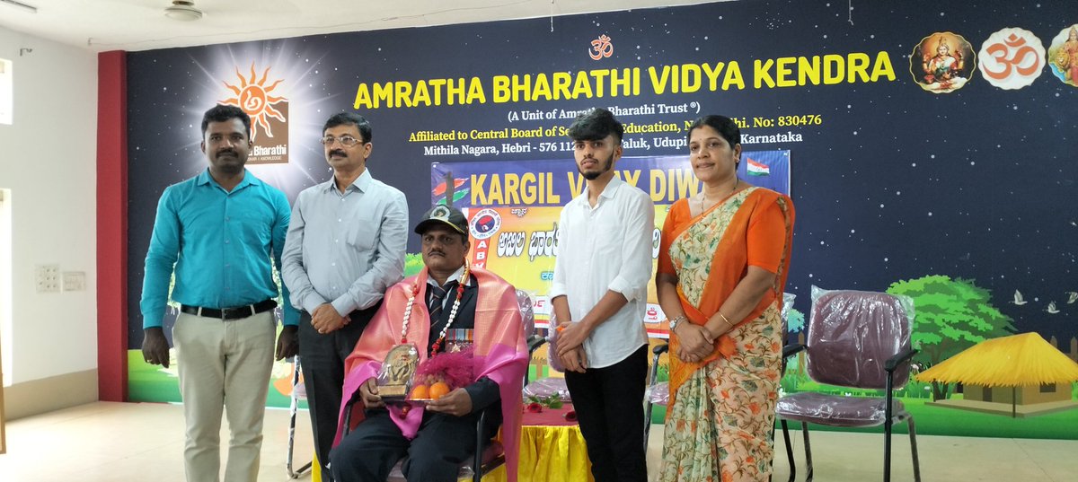 ABVP_Karkala's tweet photo. ಅಖಿಲ ಭಾರತೀಯ ವಿದ್ಯಾರ್ಥಿ ಪರಿಷತ್ ಕಾರ್ಕಳ ತಾಲೂಕು ವತಿಯಿಂದ ಹೆಬ್ರಿ ಅಮೃತ ಭಾರತಿ ವಿದ್ಯಾಲಯದಲ್ಲಿ ಕಾರ್ಗಿಲ್ ವಿಜಯ ದಿವಸ್ ಪ್ರಯುಕ್ತ ವಿಶೇಷ ಉಪನ್ಯಾಸ ಕಾರ್ಯಕ್ರಮ ನಡೆಯಿತು.
#ABVPHebri
#ABVPKarkala 
#ABVPUdupi https://t.co/c0VuqKnPG8