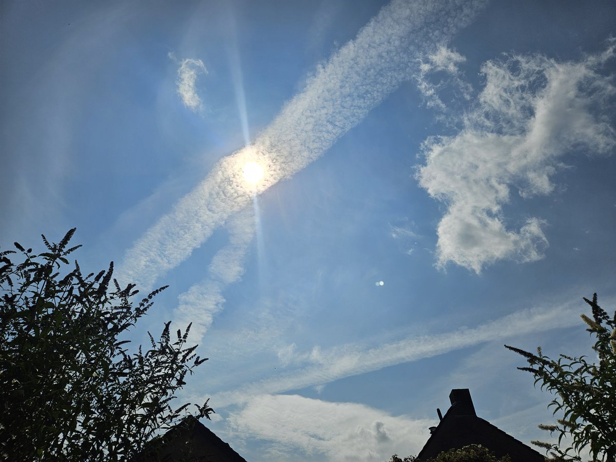 MariskaV1978's tweet image. #sunblocking