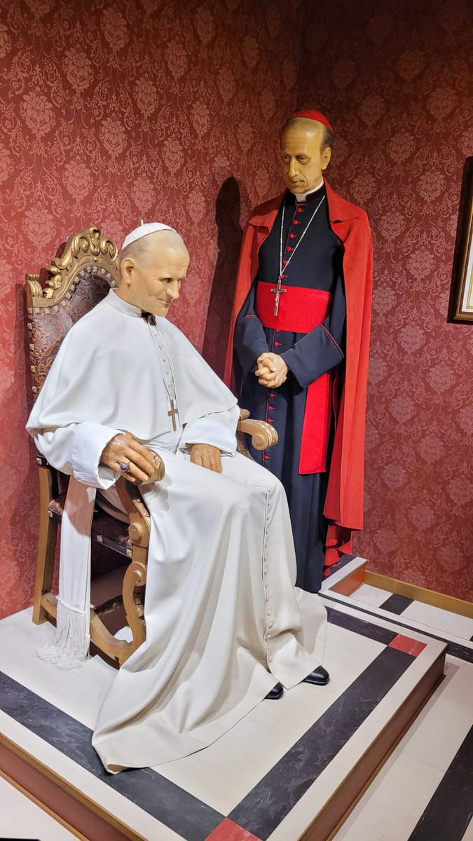 Zur Recherche für ein mögliches, neues Projekt besuche ich Wallfahrtsorte. Heute geht mein Trip nach Lourdes zu Ende. Es war wild, schön, laut, leise, berührend und trashig. Ich habs geliebt!!