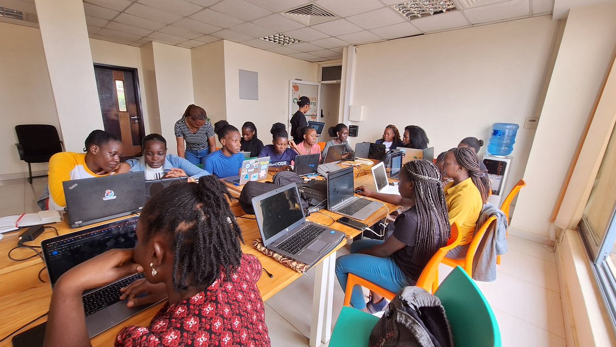 ATCommunityKla's tweet photo. The design session is in full swing, and the room is buzzing with creativity and collaboration! Developers are diving in, eager to learn and craft impactful UI/UX designs. Some computers are stuck like wait what's happening. 😂 #WomenInTech #WeLoveNerds #BuildWithAT #ATDevsUg https://t.co/DtRWeazgIg