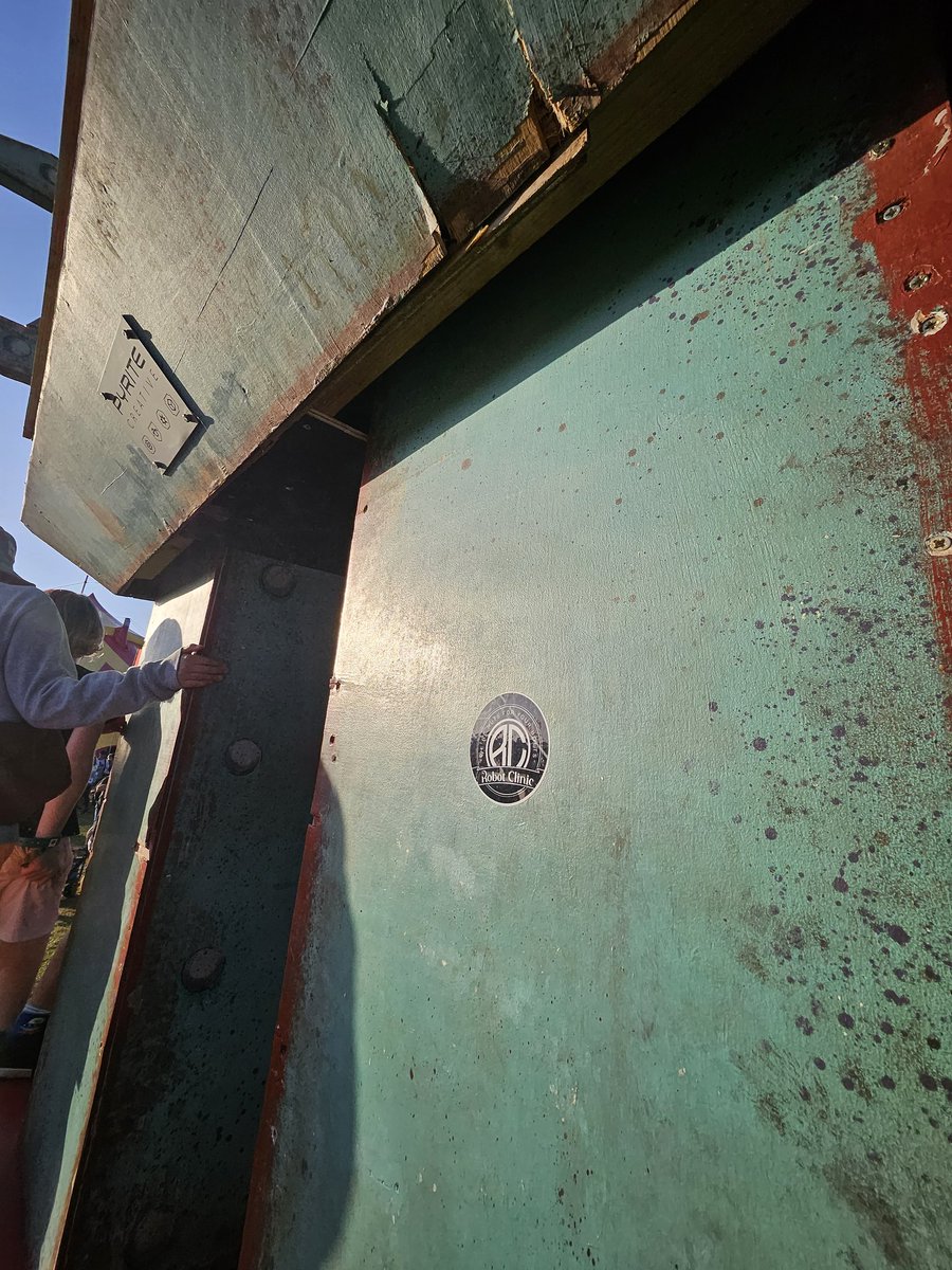 R0b0tClinic's tweet image. Hey @metropolisworld I've been out in the field fixing up these big boys and girls!  All repaired and good to go back partying! #robotclinic #stickerbomb #nutsforyourbolts