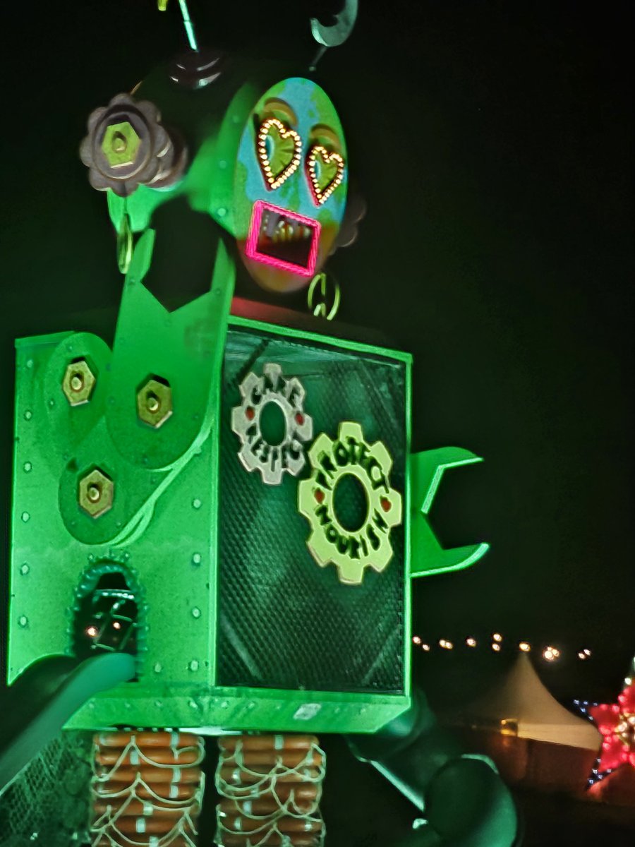 R0b0tClinic's tweet image. Hey @metropolisworld I've been out in the field fixing up these big boys and girls!  All repaired and good to go back partying! #robotclinic #stickerbomb #nutsforyourbolts