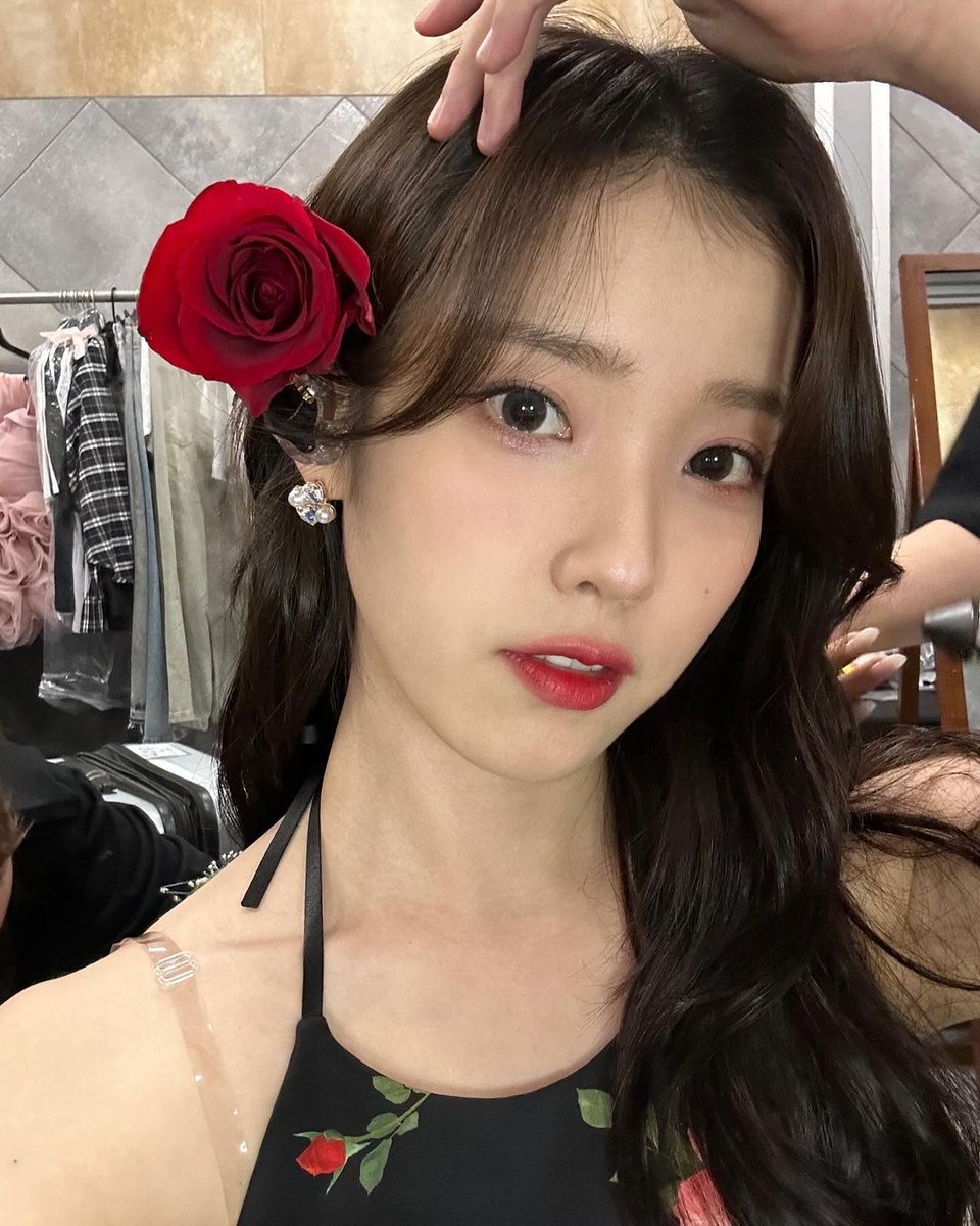 _IUstagram's tweet photo. 백만 송이 장미를 피운 날🌹
헐콘 in CHICAGO♥️ https://t.co/8tc7NXX4Qo