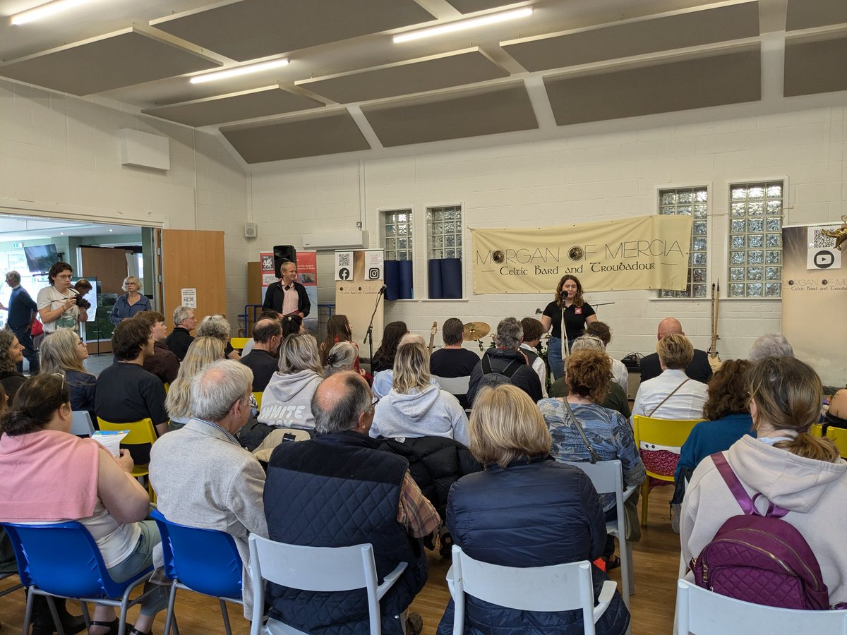 Toby_Driver1's tweet photo. The Pendinas Hillfort festival is off to a flying start, officially opened by @BenMLake with the unveiling of the incredible new #hillfort mural by Megan Elinor on the wall of Ysgol Llwyn yr Eos school in Penparcau 🎉 https://t.co/Xy2nqI3hU3