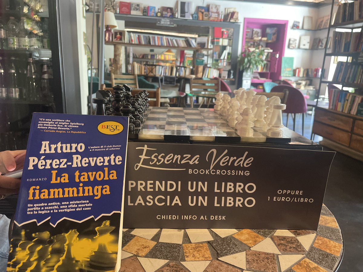DavidLopezlo's tweet photo. Encontrar en Roma un sitio así es una gran suerte.  La traducción al italiano del libro de @perezreverte es una delicia. Mucho mejor que la adaptación al cine. https://t.co/sQWhQrmb7y