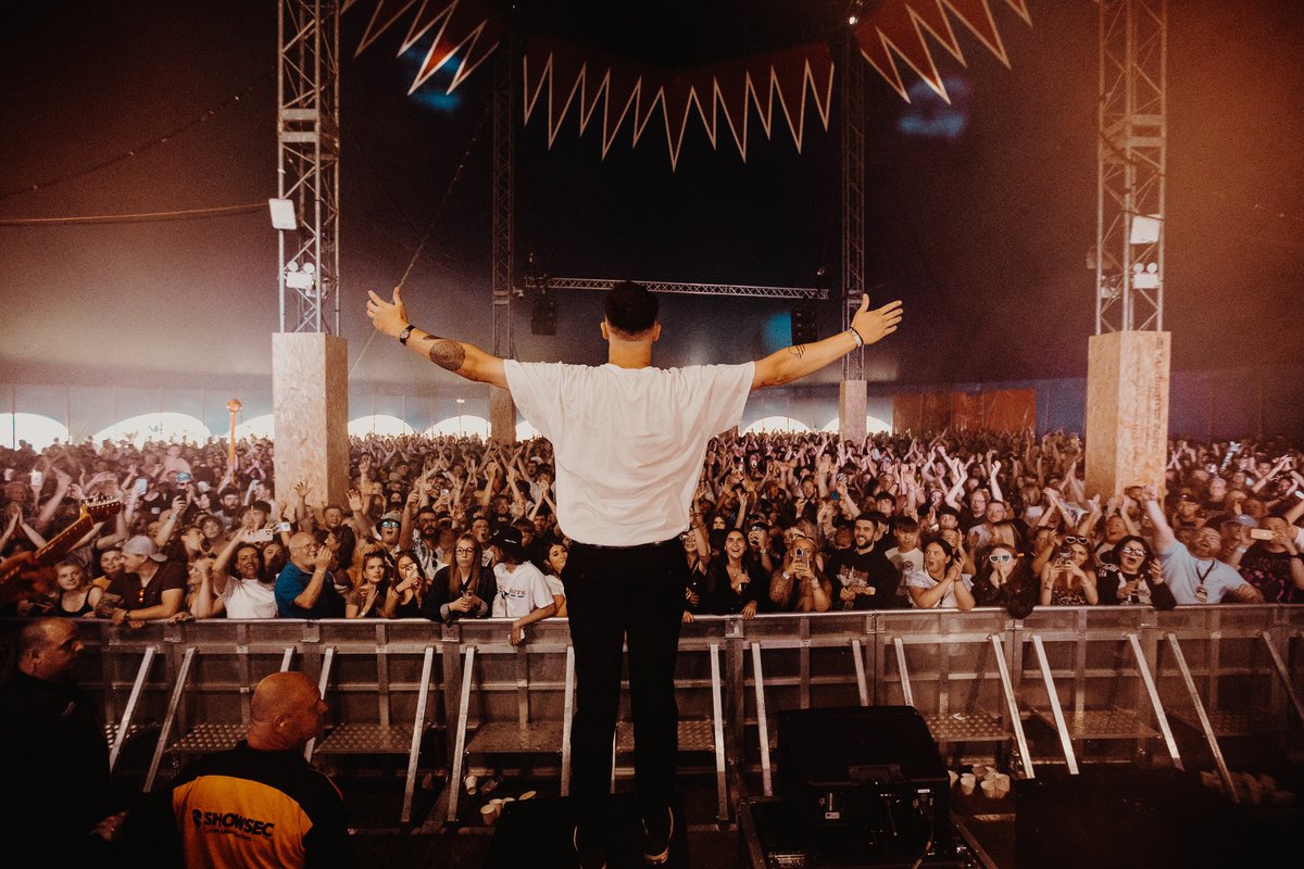 Corellamusic's tweet photo. That’s how you do it @tramlines. https://t.co/6A3Lu3PbD0