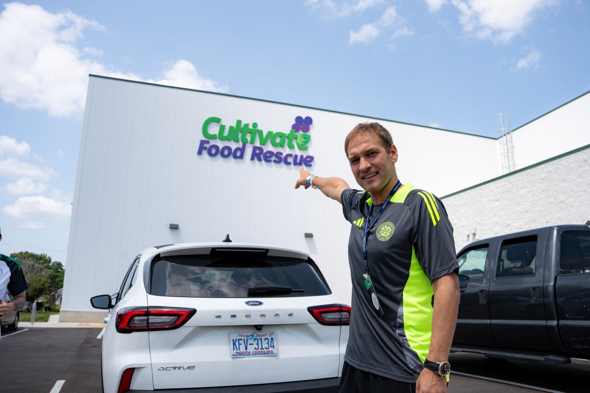 FoundationCFC's tweet photo. Roy Aitken and Stiliyan Petrov on hand as we presented our final donation of $10K to @CultivateRescue ⚽️😊

Working across northern Indiana, they are a food rescue service devoted to ending the cycle of hunger in the local community 💚

#StatesideCelts🇺🇸🍀| @CelticFC https://t.co/6PucyVXyxe