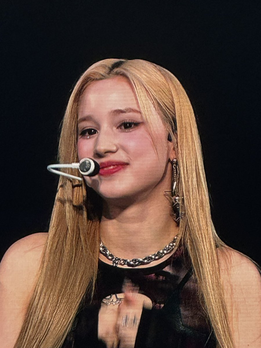 valxxstonee's tweet photo. Mi niña perdon por no percatarme de todo y feliz cumpleaños atrasado mi vida a cambiado mucho y no he estado muy presente en tu trayectoria como antes pero sigo aquí y siempre seguiré estoy muy feliz por el increíble trabajo que haces te quiero sigues siendo mi luz tqm💗 https://t.co/aUgDiDCAAL