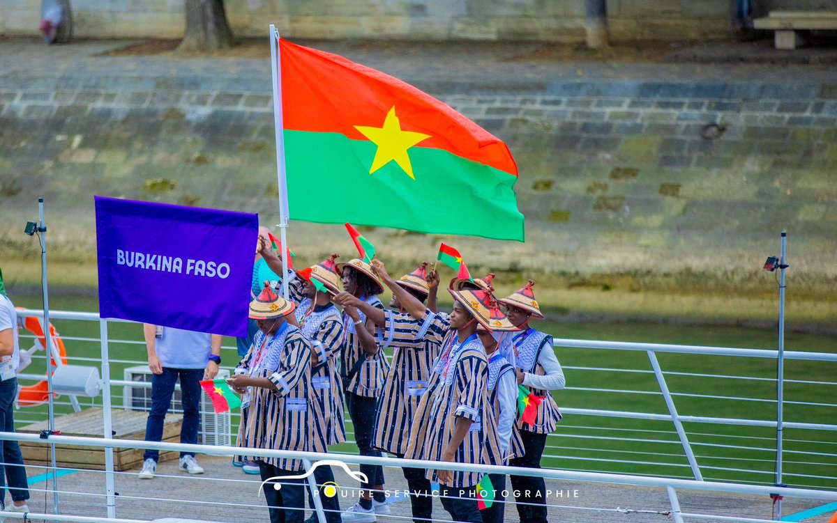 HuguesZango_TS's tweet photo. Cérémonie d’ouverture des JO 2024

ON EST EN MISSION 🇧🇫✊🏽
@Paris20 est effervescent!
———
@Nike | @Telecel_Faso | @vista_bank | Yilma_Officiel | JudiLyne_Corporate | @UNICEF_Burkina
.
.
.
#Dieudevant #2XWorldAthleticsChamp #3XAfricanChamp #diacfa #OfficierOrdreEtalon #roadtoparis https://t.co/fgrty2Cua5