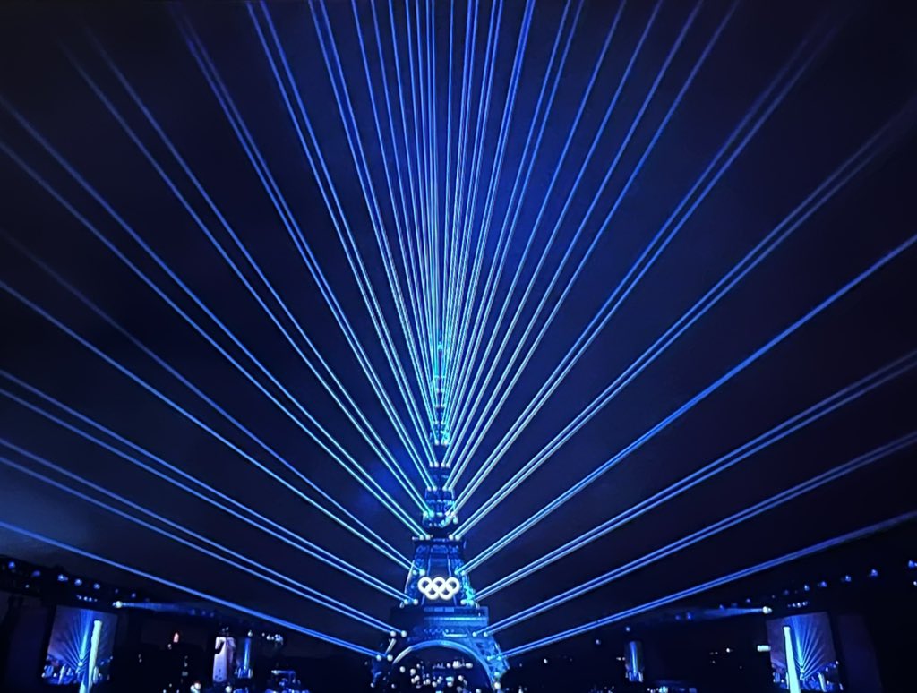 Malgré la pluie, la cérémonie d’ouverture des JO a été somptueuse, éblouissante, audacieuse, inclusive et créative 🥳🕊️💖
Mêler art, histoire et sport, en plein cœur de la ville, était inédit. Et ce sont les premiers jeux paritaires 💃🏽
Fière d’être française 🇫🇷🤝🌍🥇
#Paris2024