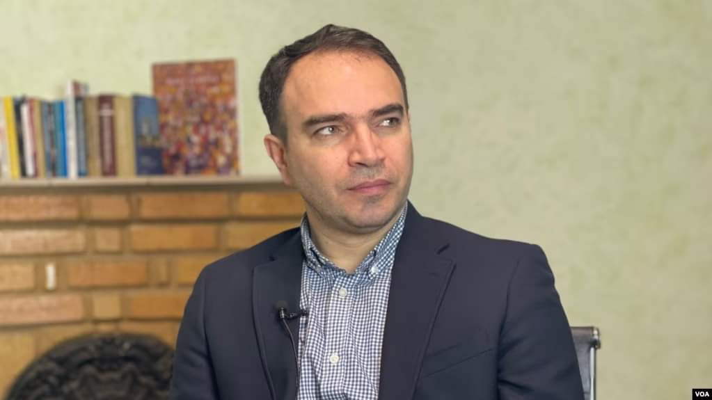 asifyusifli's tweet photo. Keçmiş diplomat, şərlənərək həbs edilmiş Emin Şaiq İbrahimov artıq 4 gündür ki, aclıq aksiyası keçirir. Onun həbsi siyasidir, hakimiyyəti tənqid etdiyinə görədir. https://t.co/EKVgZ48BYm