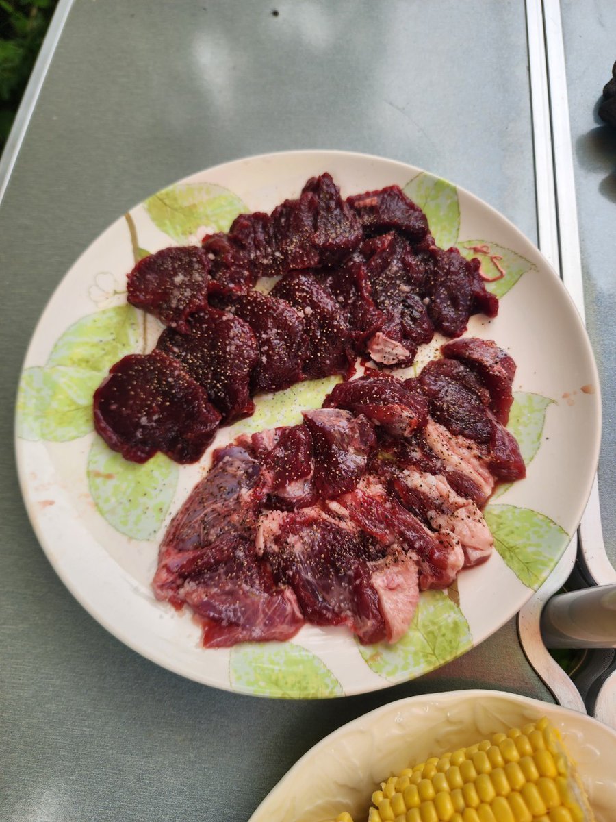 bbcool531's tweet photo. 友人とジビエバーベキューを
楽しみました。
獲ったお肉を友人や家族と
美味しくいただく至福の時間でした。
1歳児も喜んで食べてくれました。
鹿、イノシシ、カルガモ、キジバト、カワウ🍴 https://t.co/rsvkvfICpj