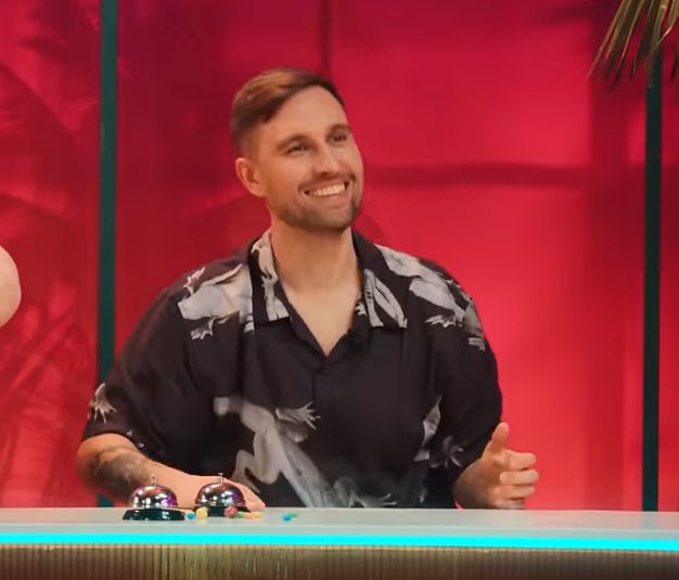 Мне нравится, что куда бы смирняга ни пришёл, он всегда побеждает🙏🏼
Наш💪🏼