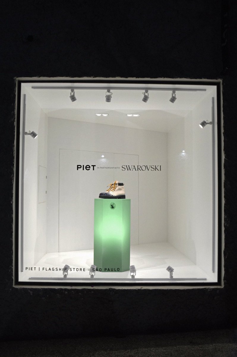 StreetFashion01's tweet photo. Piet x Swarovski (2024) https://t.co/T5bFysIy83