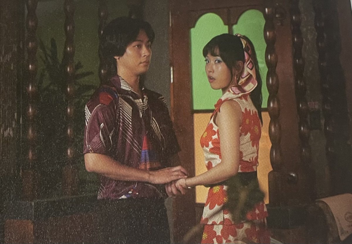 #올여름도_밀수있어 

밀수 n회차 후기)
오랜만에 박정민 영화 영화관에서 크게 보니까 좀 설렘..
처음엔 몰랏는데.. 장도리 섹시하다…. 귀엽다….
장도리 곱슬이 아닌 머리에 올백이엿으면 진짜 사랑할 맛 날듯
입장권 너무 귀여운거 아니냐며ㅜ 팜플렛은 내꺼야..