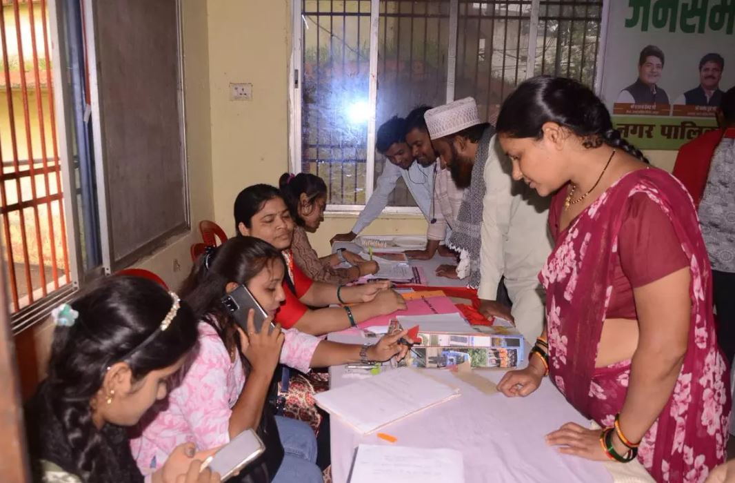 theruralpress's tweet image. रायपुर के 8 जोनों के वार्डों में लगाई गई जनसमस्या निवारण शिविर

#CGNews #PublicProblem #resolutioncamp #raipur #chhattisgarh