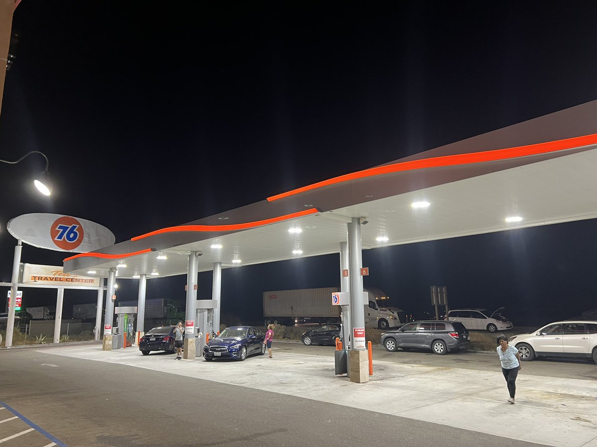 Gas stations at Harvard and the 15 running low on gas. <a href="/76GasStations/">76Gas</a> has under 700 gallons on 87 and mobile is around 1,300 gallons. Get it while you can.