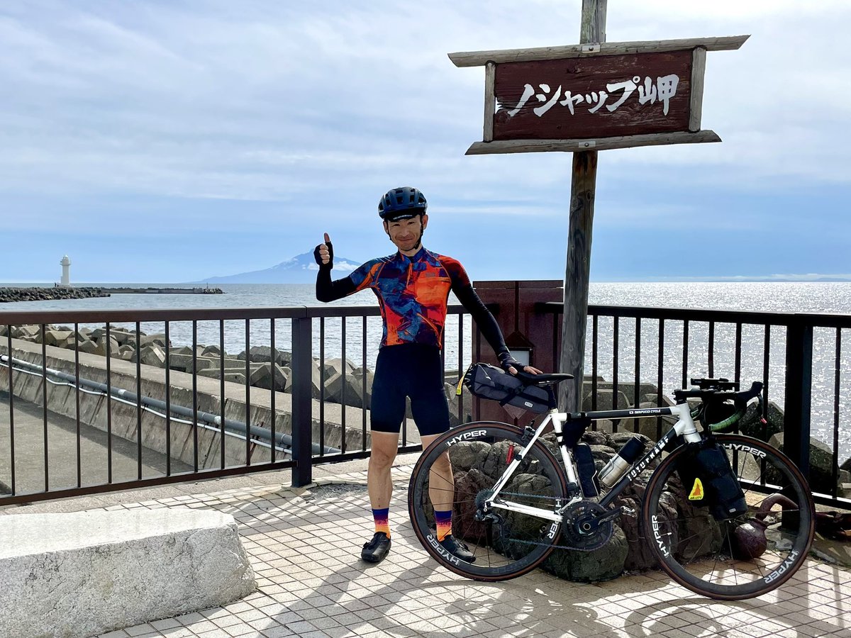 iwapucci's tweet photo. 北海道6日目。
ノシャップ岬経由で稚内着。
北海道命名の地で泥だらけ。歯ブラシ買って掃除してたら猫が寄ってきた。
後半ずっと利尻島が見える
31年ぶりノシャップ岬
同じくドーム。昭和初期にこの堅牢さ。凄い。
#北海道サイクリング #北海道ツーリング #自転車 #ロードバイク #toyoframe https://t.co/CnbtV7D2Oz