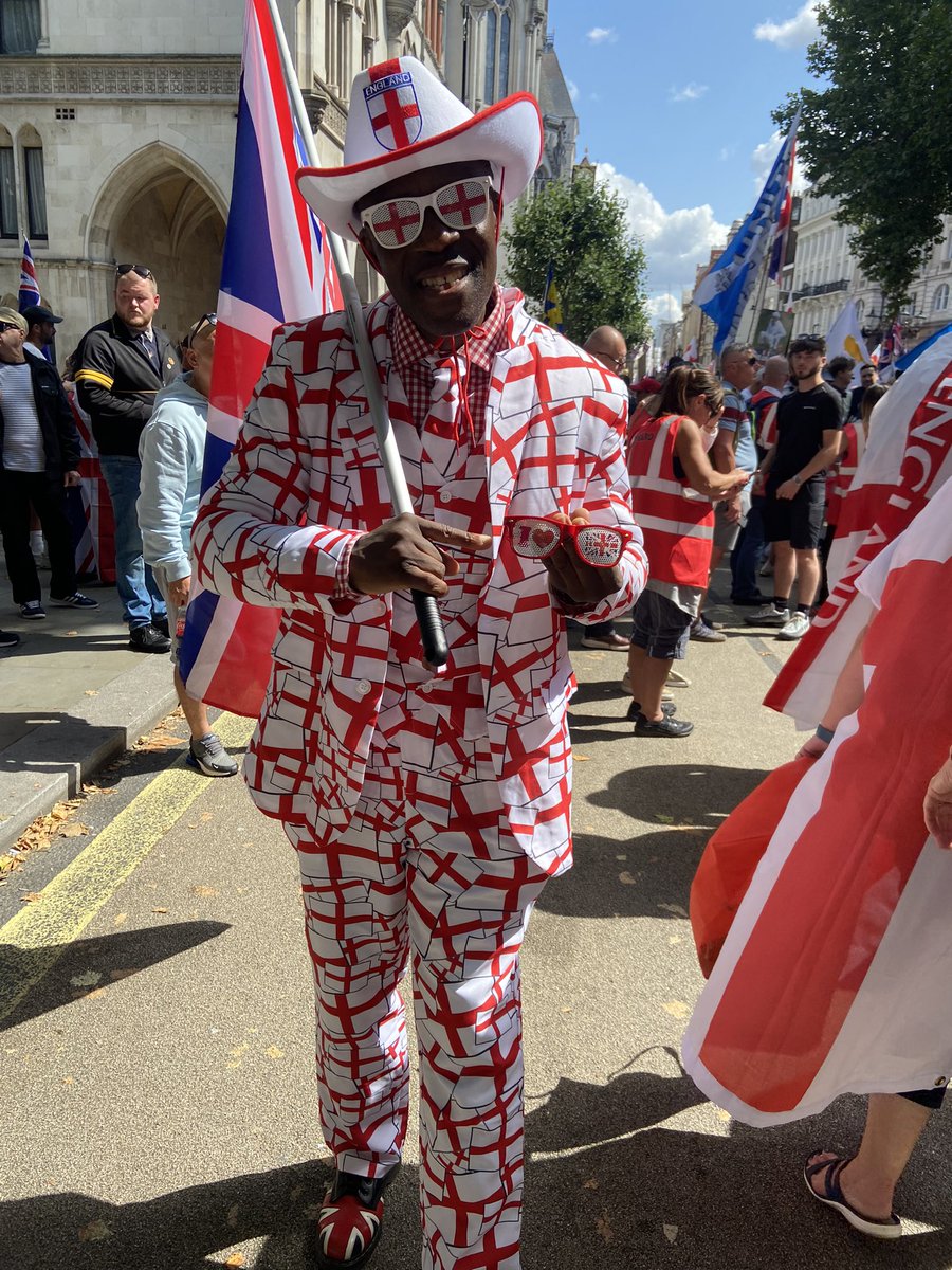 MavisCruetsWand's tweet photo. Here and chatting to others. All in patriotic and jubilant mood! 🏴🏴🏴🇬🇧
#UniteTheKingdom
#LondonJuly27
#IAmBritish
#27thJuly https://t.co/JPyD3ehHDr