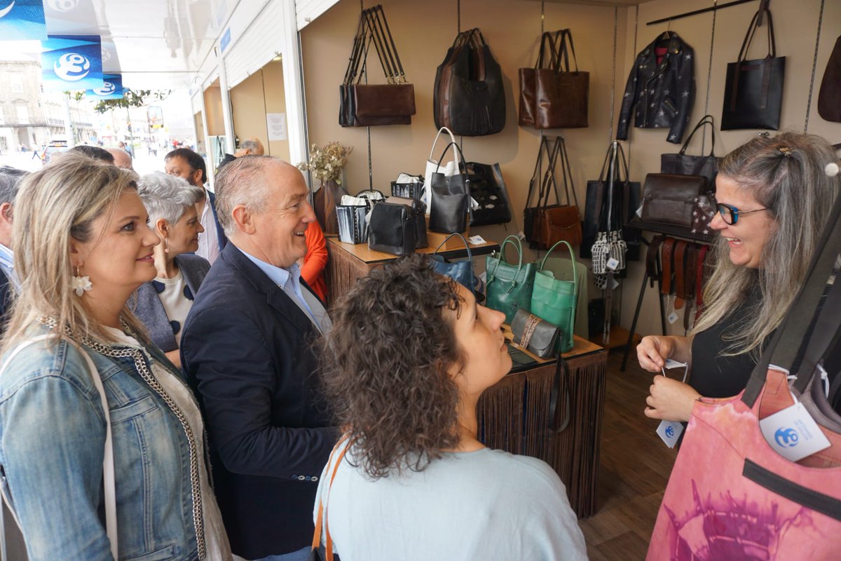 PPCoruna's tweet photo. 6️⃣9️⃣ artesanos y 4️⃣3️⃣ puestos de venta participan en la XL edición de #Mostrart organizada por la Asociación Galega de Artesáns
🎂Con motivo del 40 aniversario, cuenta con actividades paralelas, entre las que destaca Oficios ao Sol, con talleres participativos y gratuitos https://t.co/ILxs0H8rHK
